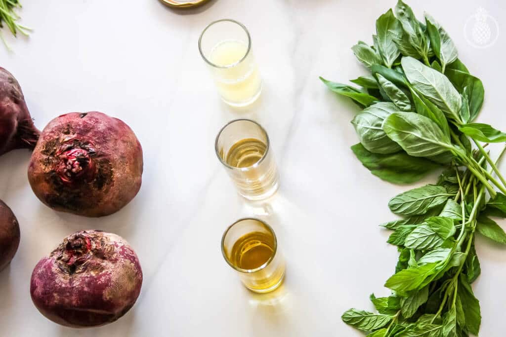 Beets & herbs healthy salad served on green cream || סלט סלק בריא שמוגש על קרם ירקרק