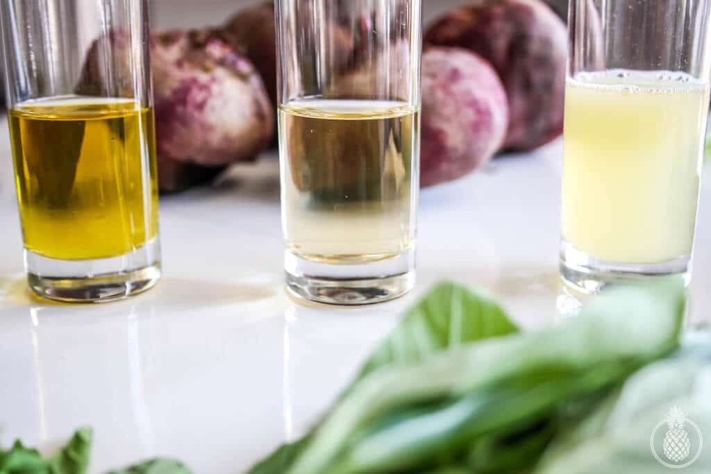 Beets & herbs healthy salad served on green cream || סלט סלק בריא שמוגש על קרם ירקרק