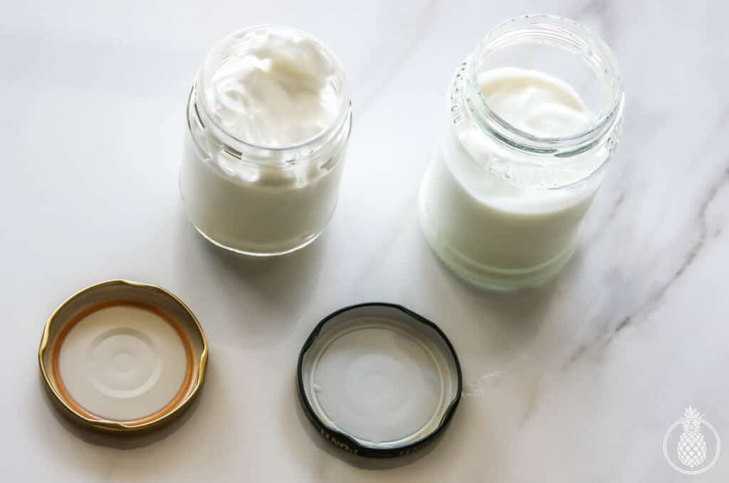 Beets & herbs healthy salad served on green cream || סלט סלק בריא שמוגש על קרם ירקרק