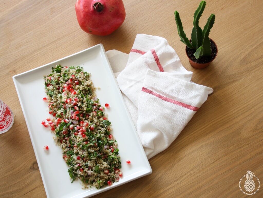 Healthy Quinoa salad with pomegranate and herbs || סלט קינואה פשוט ובריא עם רימונים והמון עשבי תיבול-