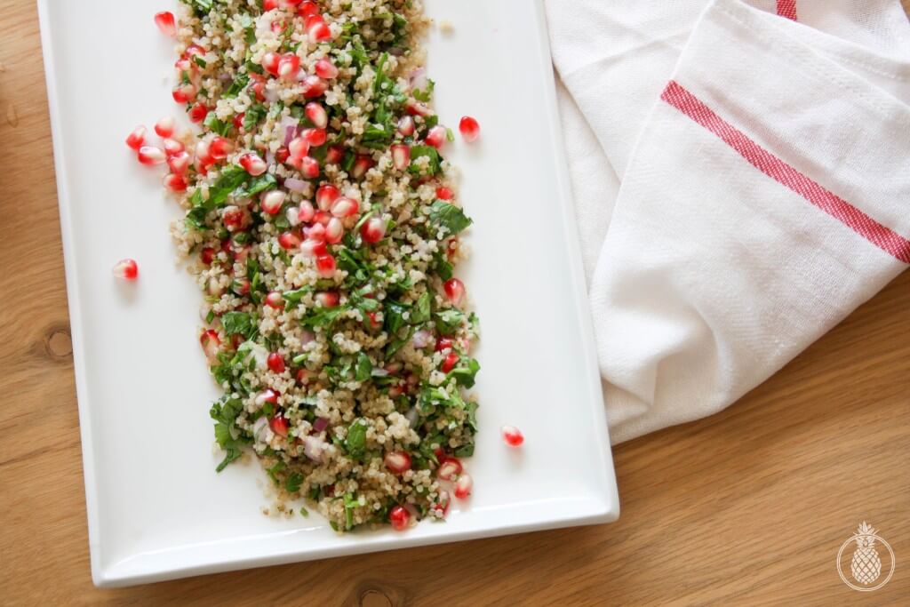 Healthy Quinoa salad with pomegranate and herbs || סלט קינואה פשוט ובריא עם רימונים והמון עשבי תיבול-