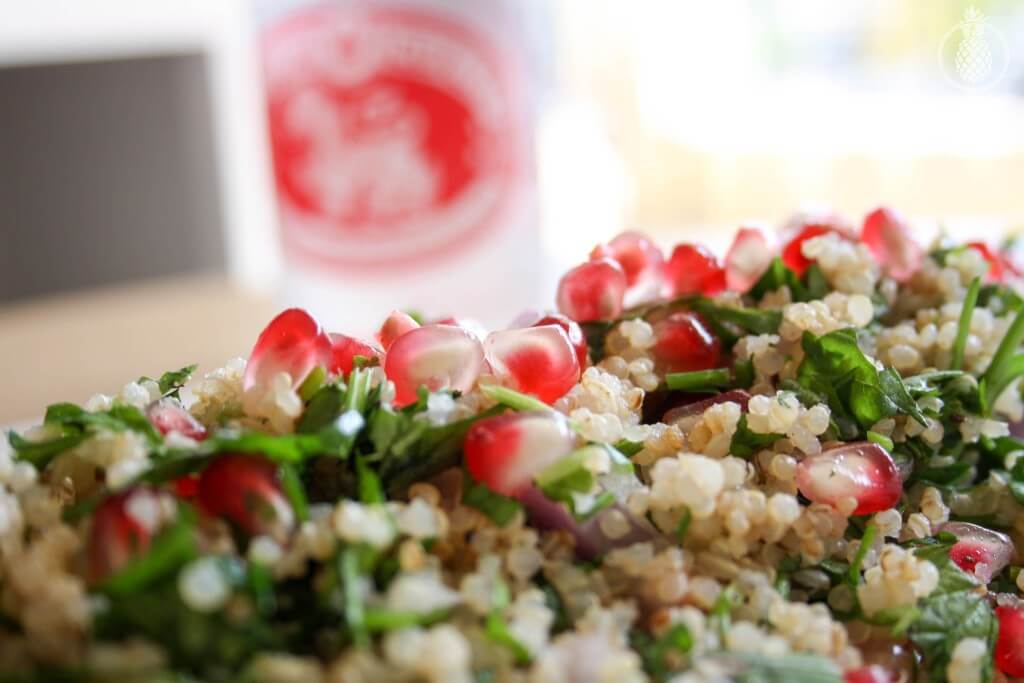 Healthy Quinoa salad with pomegranate and herbs || סלט קינואה פשוט ובריא עם רימונים והמון עשבי תיבול-