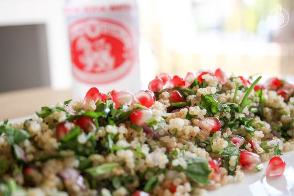 Healthy Quinoa salad with pomegranate and herbs || סלט קינואה פשוט ובריא עם רימונים והמון עשבי תיבול-