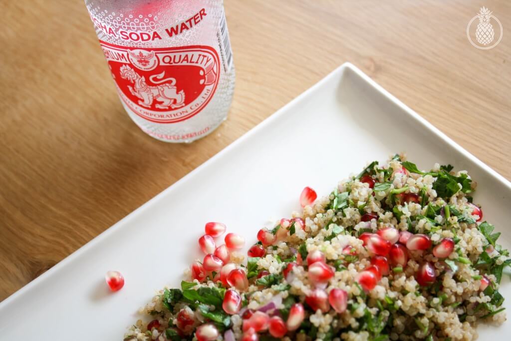 Healthy Quinoa salad with pomegranate and herbs || סלט קינואה פשוט ובריא עם רימונים והמון עשבי תיבול-