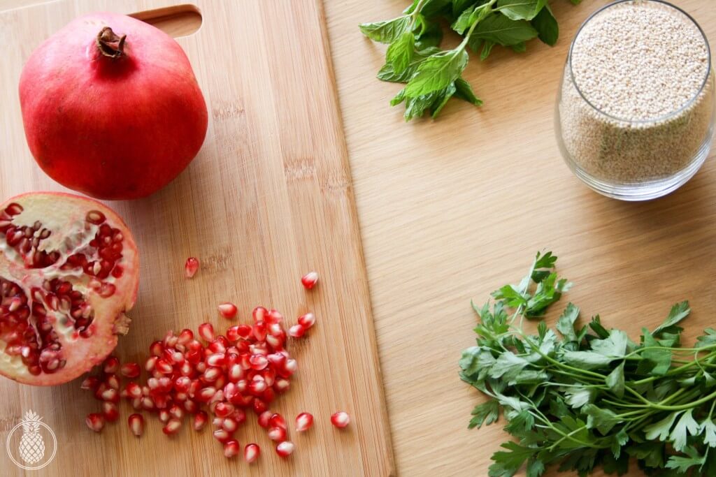 Healthy Quinoa salad with pomegranate and herbs || סלט קינואה פשוט ובריא עם רימונים והמון עשבי תיבול-