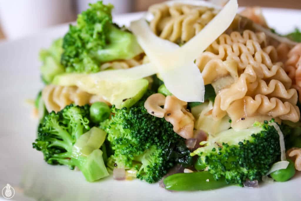 Pasta with Olive Oil and Green Veggies Healthy Recipe || פסטה איטלקית ברוטב שמן זית והמון ירקות ירוקים - מתכון