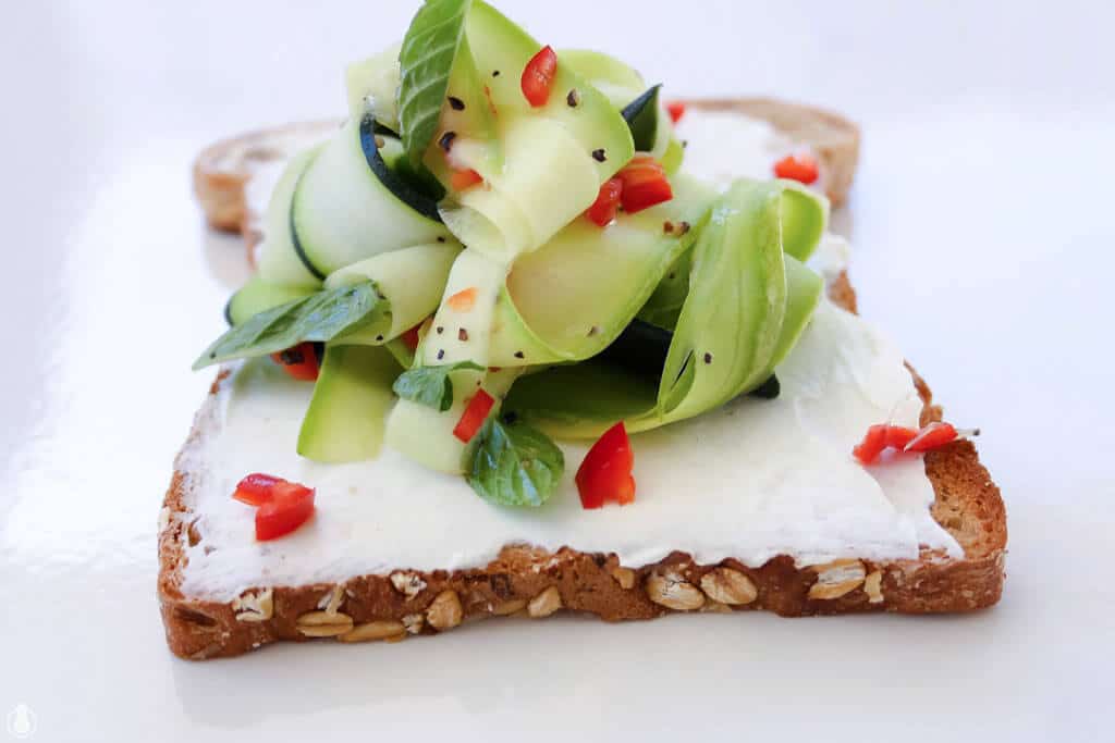 6 ideas for delicious & healthy toast toppings || 6 רעיונות לטוסטים משודרגים שאפשר להכין בקלי קלות