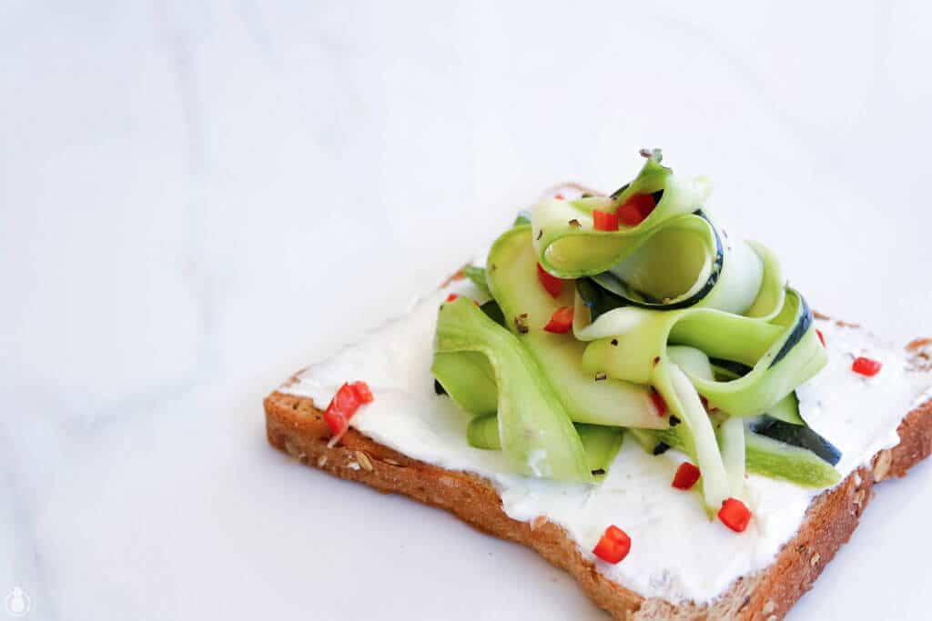 6 ideas for delicious & healthy toast toppings || 6 רעיונות לטוסטים משודרגים שאפשר להכין בקלי קלות