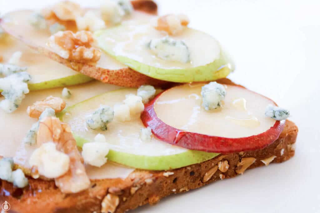 6 ideas for delicious & healthy toast toppings || 6 רעיונות לטוסטים משודרגים שאפשר להכין בקלי קלות