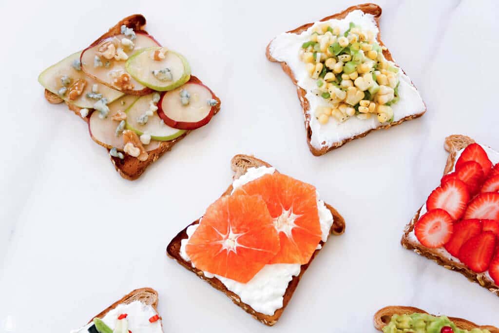 6 ideas for delicious & healthy toast toppings || 6 רעיונות לטוסטים משודרגים שאפשר להכין בקלי קלות