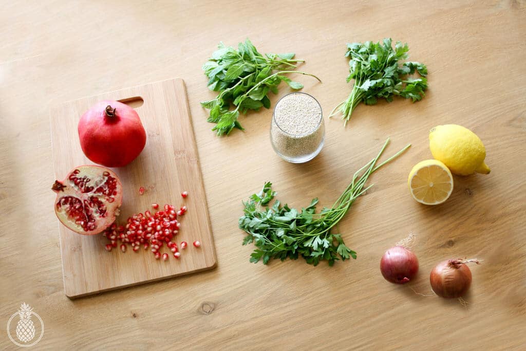 Healthy Quinoa salad with pomegranate and herbs || סלט קינואה פשוט ובריא עם רימונים והמון עשבי תיבול-