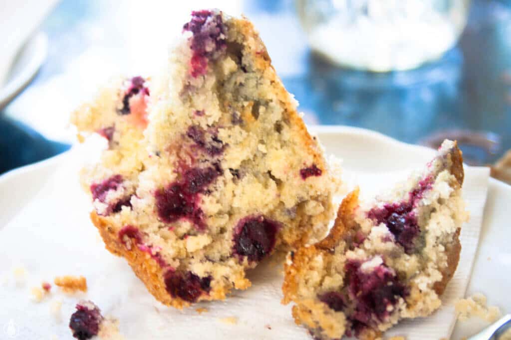 Brunch review in Tel Aviv - NOLA american bakery || בית קפה- קונדטוריה אמריקאי האמצע תל אביב - ביקורת בראנץ׳ ב NOLA american bakery