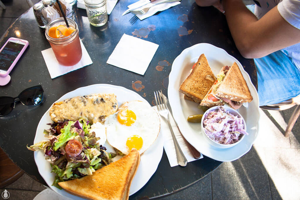 Brunch review in Tel Aviv - NOLA american bakery || בית קפה- קונדטוריה אמריקאי האמצע תל אביב - ביקורת בראנץ׳ ב NOLA american bakery