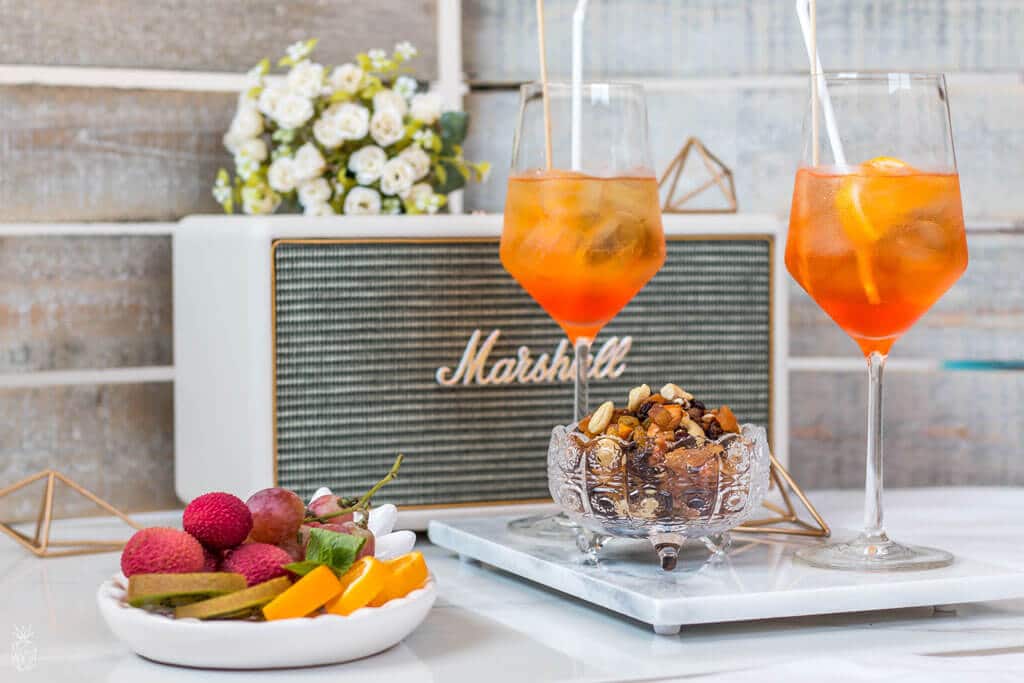 Aperol Spritz recipe - how to make the Italian refreshing & easy summer cocktail at home - Click on the photo for the full recipe @ hedonistit.com