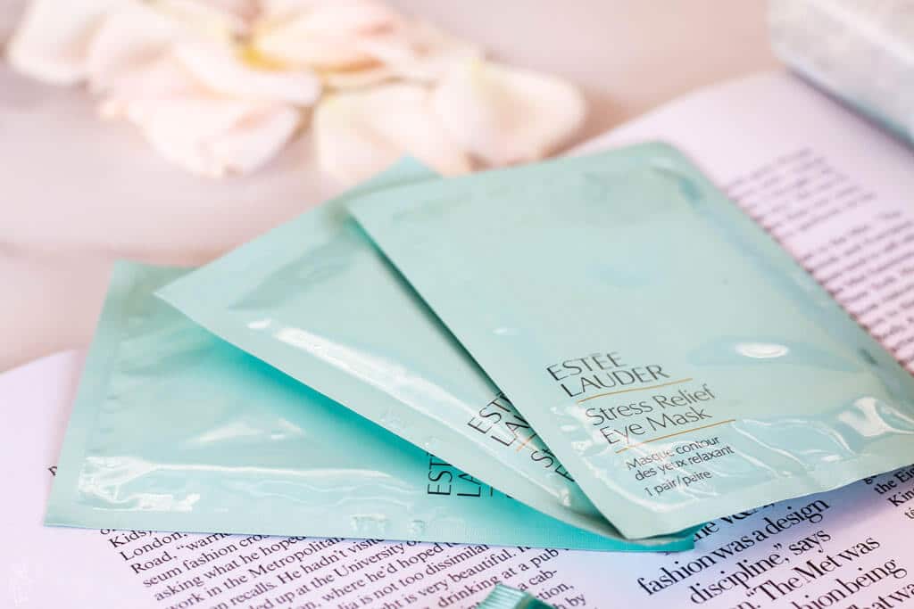 ESTEE LAUDER - STRESSBeauty On The Road : 3 beauty products that will keep your skin fresh & dewy when traveling - RELIEF EYE MASK review
