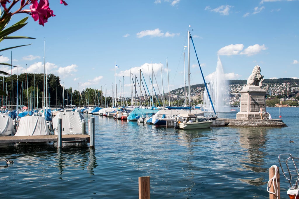 Quai 61 Bar & Deck - Where To Eat In Zurich - The best places to eat to enjoy sweet and savory food in Zurich, Switzerland | Travel the world | Travel destinations | To see the full article click on the photo