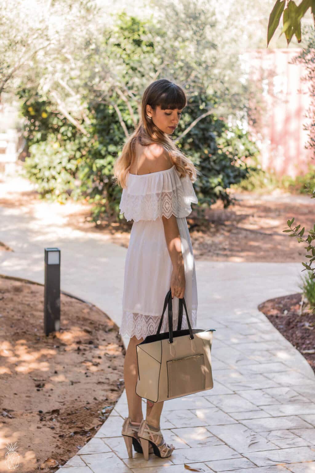 White Lace - off the shoulder TopShop dress | country side photoshoot | Long ombre hair with bangs | Topshop geometric nude bag | Click through for the full photoshoot @ hedonistit.com