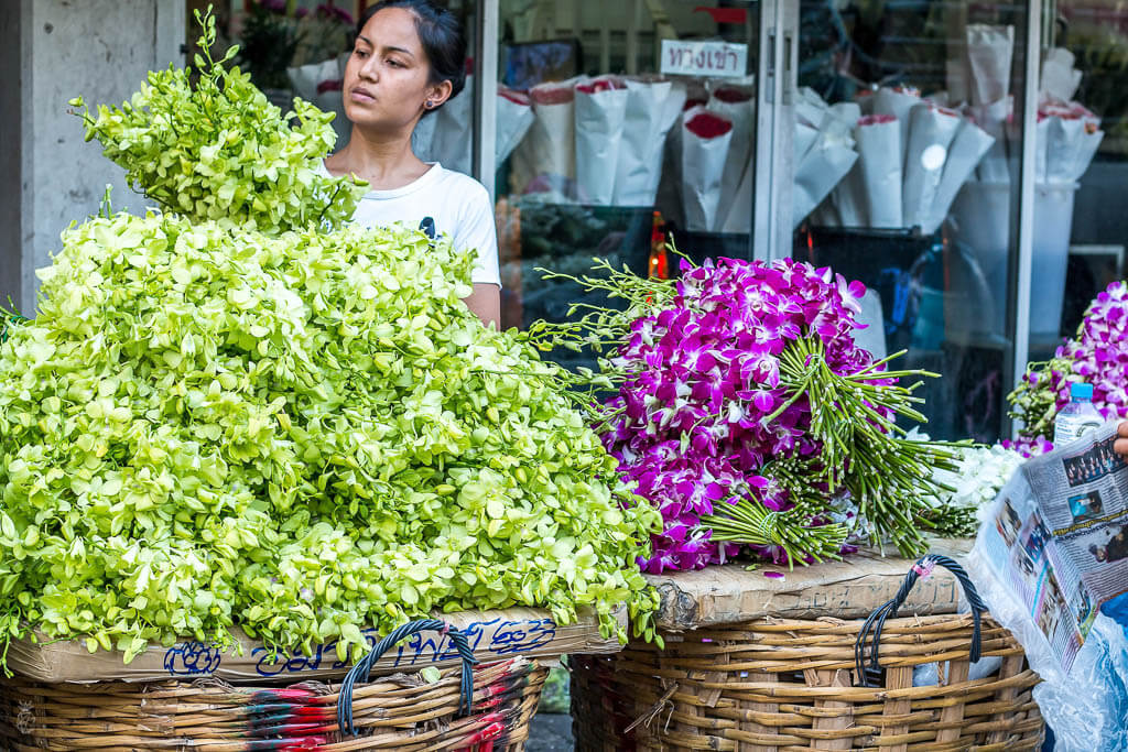 Bangkok - 9 unique and different things to do in the capital of Thailand {The Pak Khlong Flower Market}
