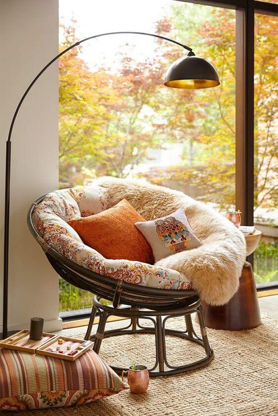 PINSPIRATION : 15 comfy and Stylish Reading Corners that will inspire you to create your own little reading nook. | home decor trends 2017 | Read more @ hedonistit.com