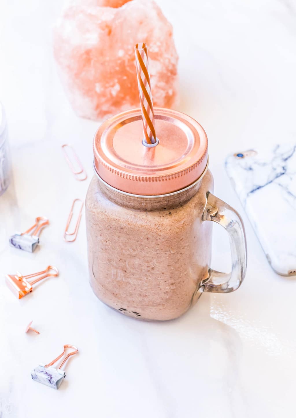 Clean Eating Iced Coffee Mocha Recipe - it's simple, SUGAR FREE, healthy drink you can make in the comfort of your home!