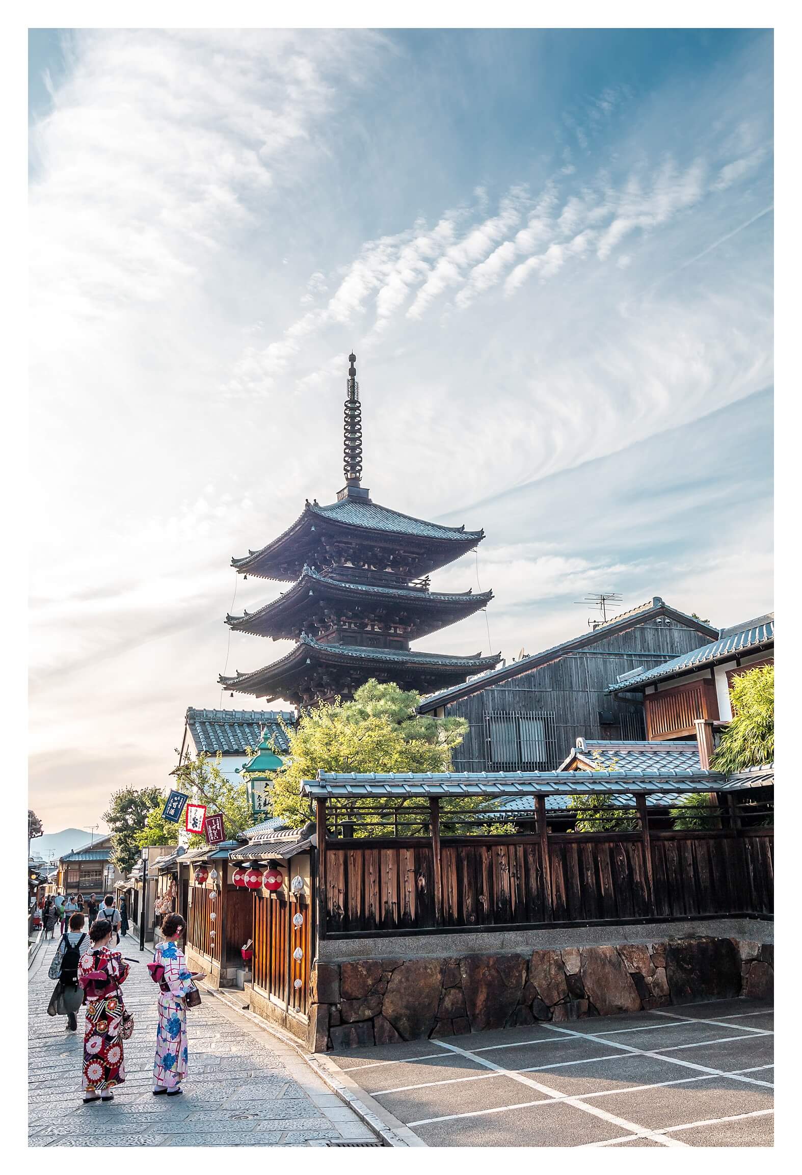 The Best Things To Do In Kyoto! Temples, Food, Cool Cafes & more. Click through to check out my Kyoto travel Itinerary on Hedonistit.com 