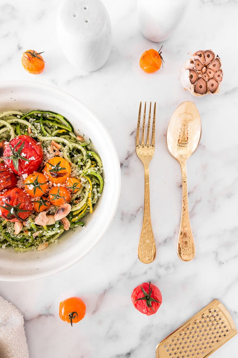 How to cook Zoodles in a fresh pesto sauce {clean eating} - A great low calorie, fresh dish, yummy and easy to make! Great For weight loss and for veggie lovers!