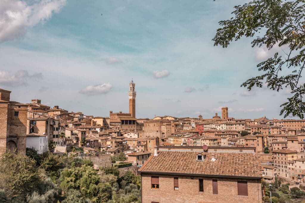 Sienna || A Guide For Planning A Trip To Tuscany, Italy - Things to do, including food & restaurants tips, wineries, and road trip tips