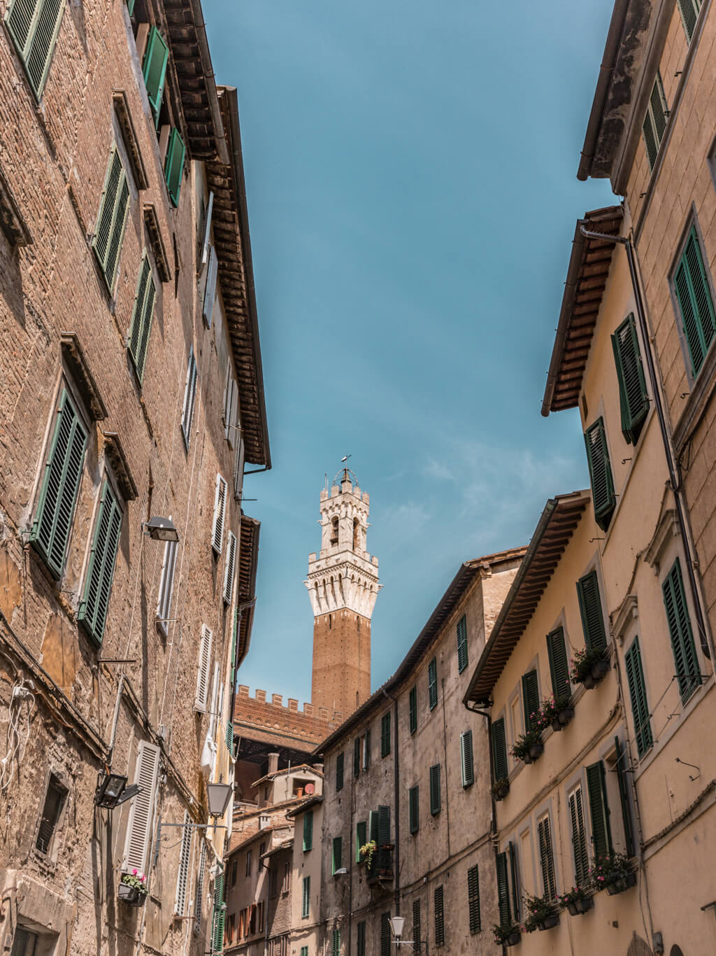 Sienna || A Guide For Planning A Trip To Tuscany, Italy - Things to do, including food & restaurants tips, wineries, and road trip tips