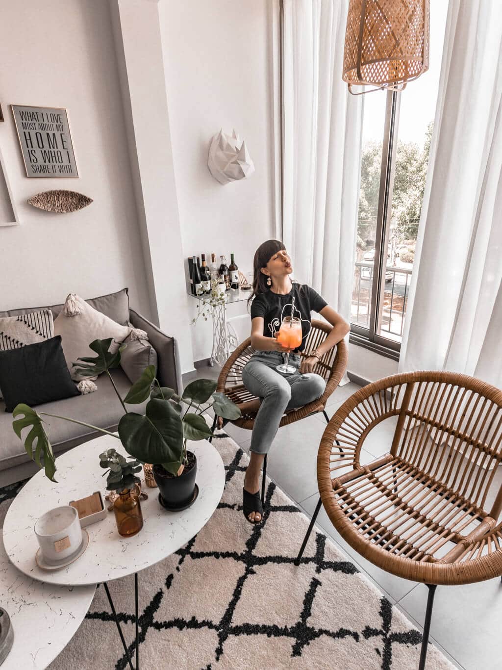 סיור בסלון שלי - עיצוב אקלקטבי סקנדינבי, ג׳ונגל אורבני | Hedonistit living room tour - eclectic nordic urban jungle home styling