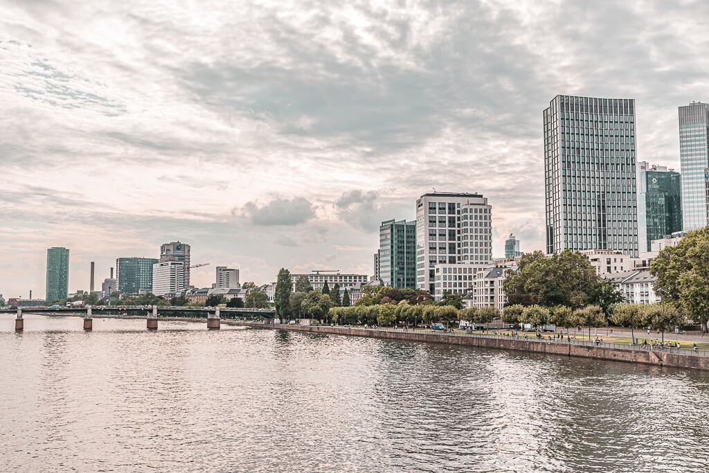 Think Frankfurt is boring? Definitely not! Here are 20 photos that make you want to pack your suitcase and get a short break in town