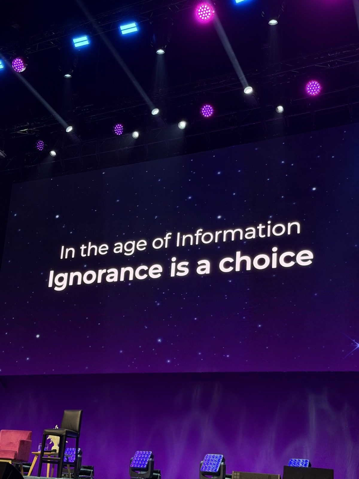 המסך בסמינר של ג׳ו דיספנזה: In the age of Information, Ignorance is a choice
